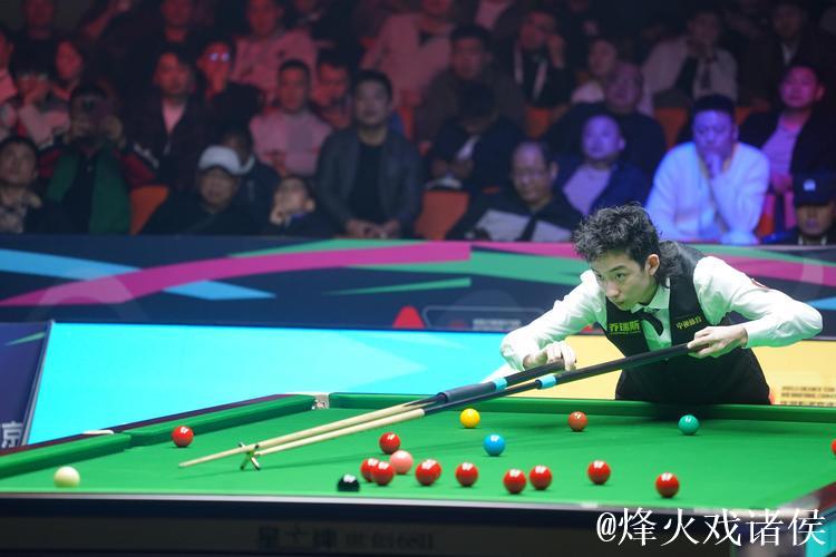 吴宜泽6-0零封霍金斯 强势挺进斯诺克国锦赛四强